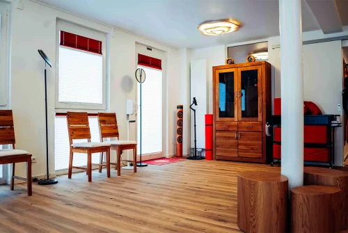 Wartebereich der Liebscher & Bracht Praxis in Annweiler